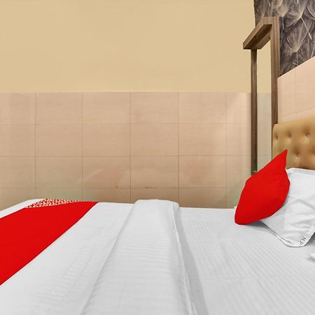 Hotel O Nandi Palace Lodging And Boarding Ulhasnagar Ngoại thất bức ảnh