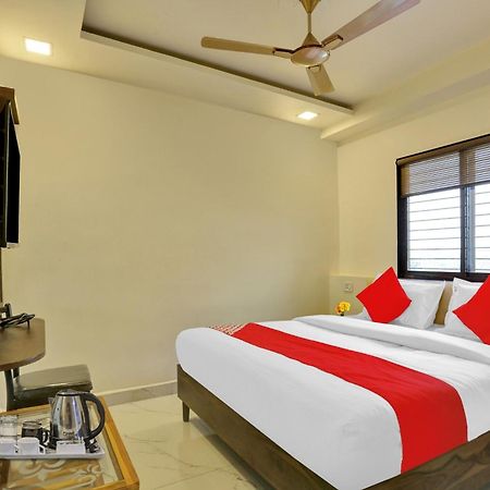 Hotel O Nandi Palace Lodging And Boarding Ulhasnagar Ngoại thất bức ảnh