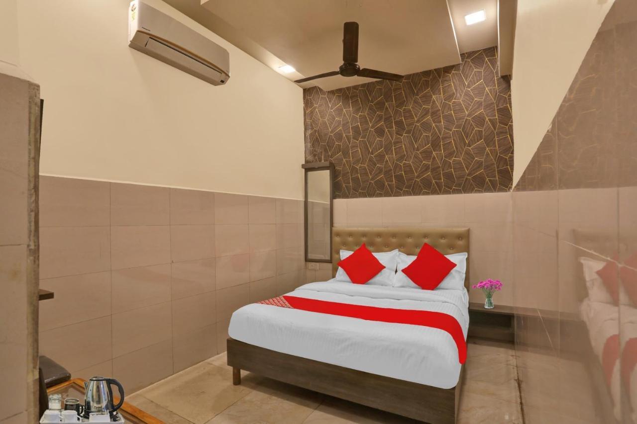 Hotel O Nandi Palace Lodging And Boarding Ulhasnagar Ngoại thất bức ảnh