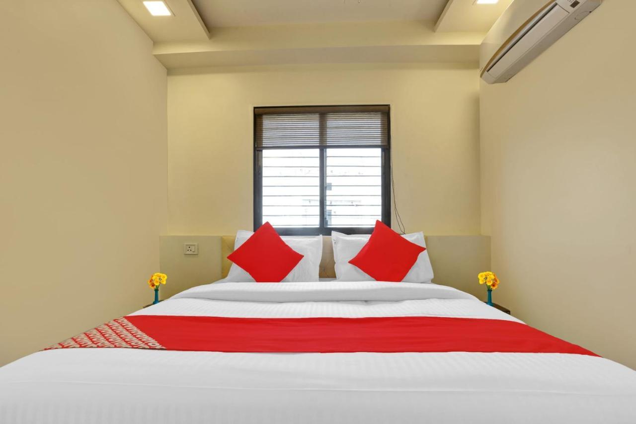 Hotel O Nandi Palace Lodging And Boarding Ulhasnagar Ngoại thất bức ảnh