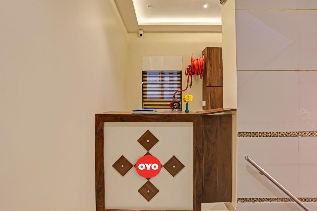 Hotel O Nandi Palace Lodging And Boarding Ulhasnagar Ngoại thất bức ảnh