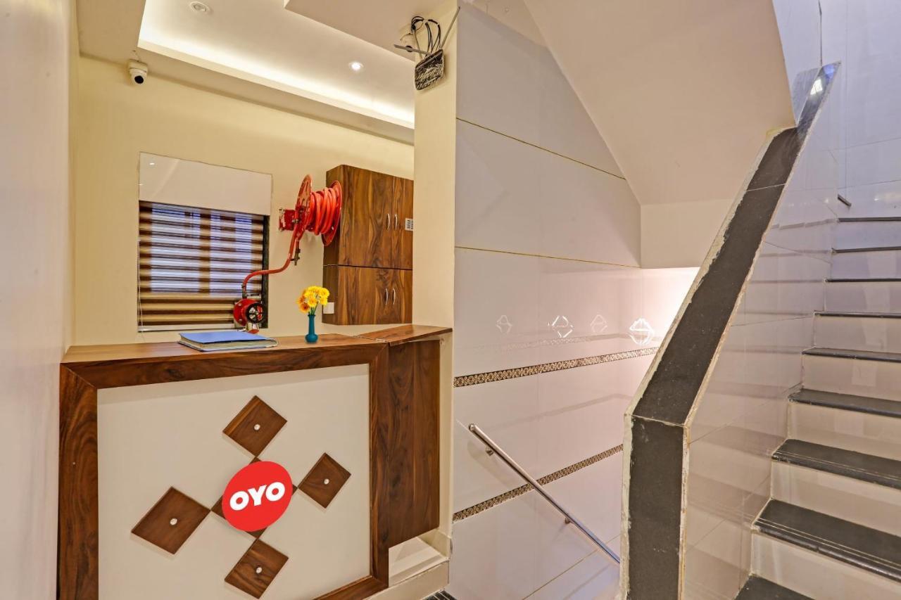 Hotel O Nandi Palace Lodging And Boarding Ulhasnagar Ngoại thất bức ảnh