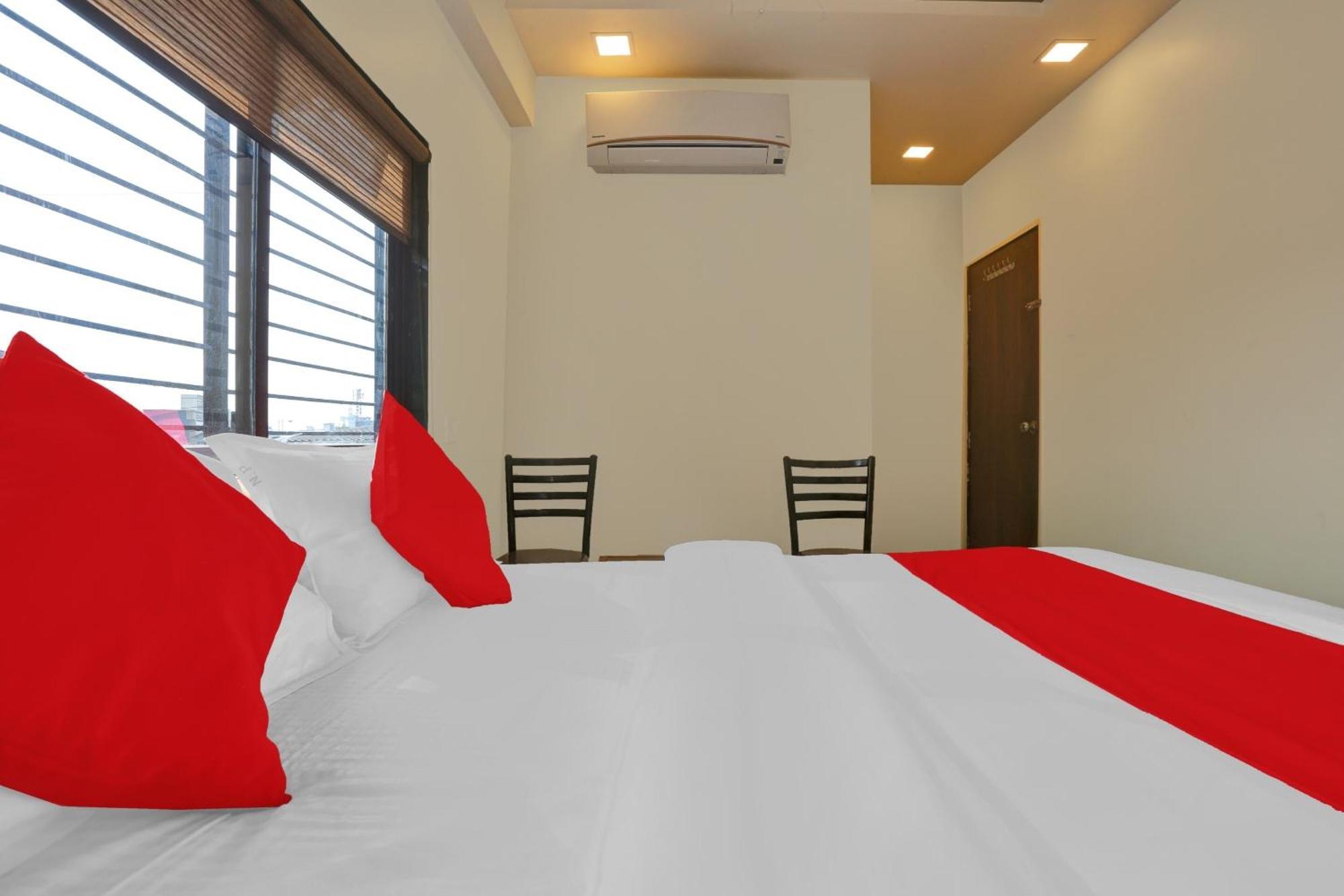 Hotel O Nandi Palace Lodging And Boarding Ulhasnagar Ngoại thất bức ảnh