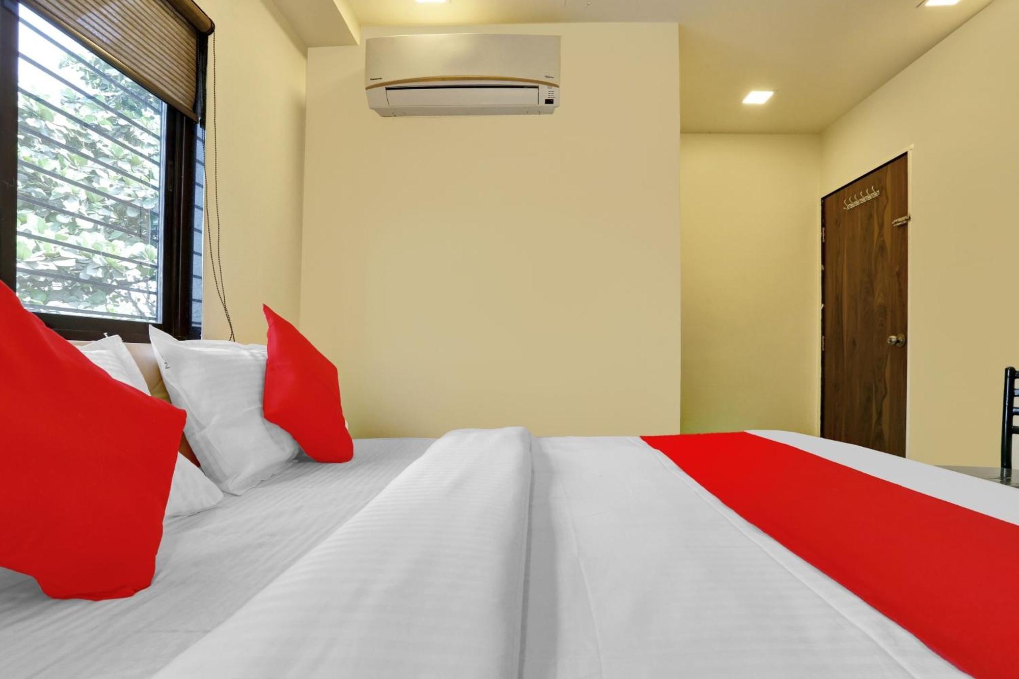 Hotel O Nandi Palace Lodging And Boarding Ulhasnagar Ngoại thất bức ảnh