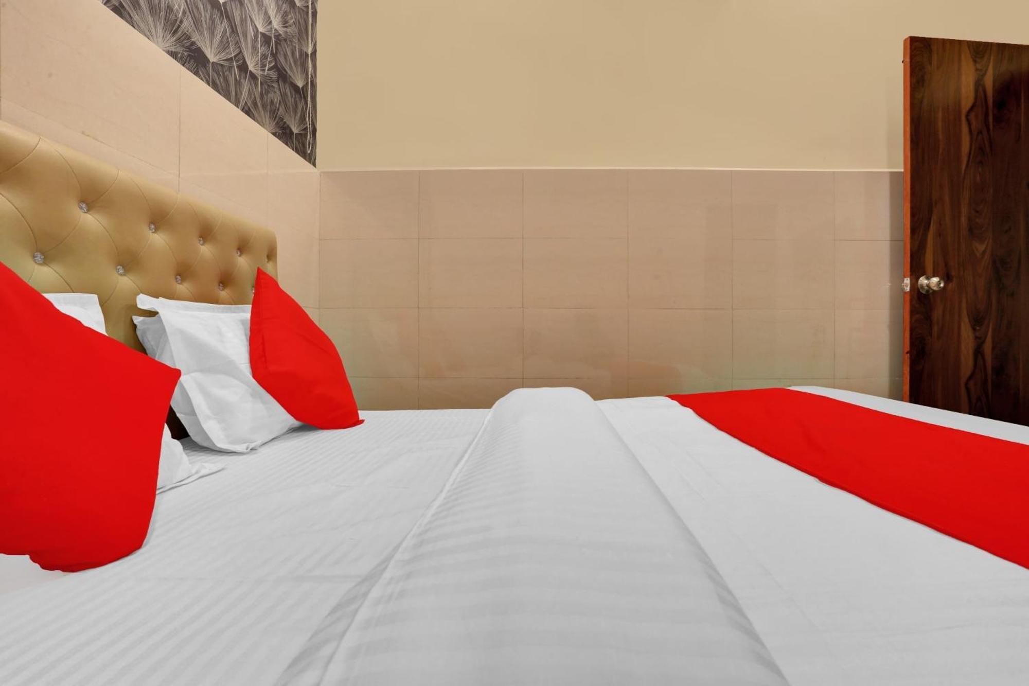 Hotel O Nandi Palace Lodging And Boarding Ulhasnagar Ngoại thất bức ảnh