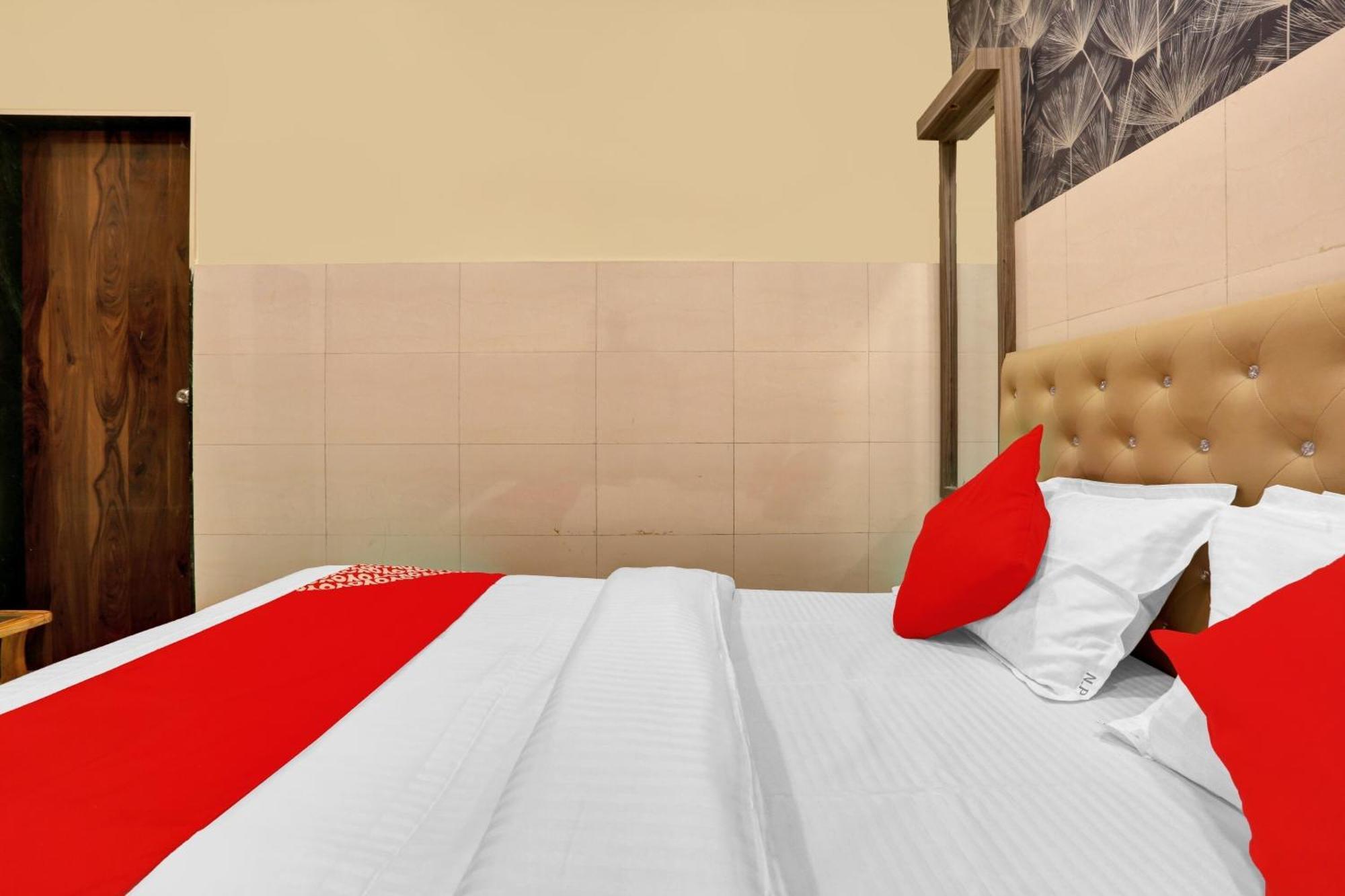Hotel O Nandi Palace Lodging And Boarding Ulhasnagar Ngoại thất bức ảnh