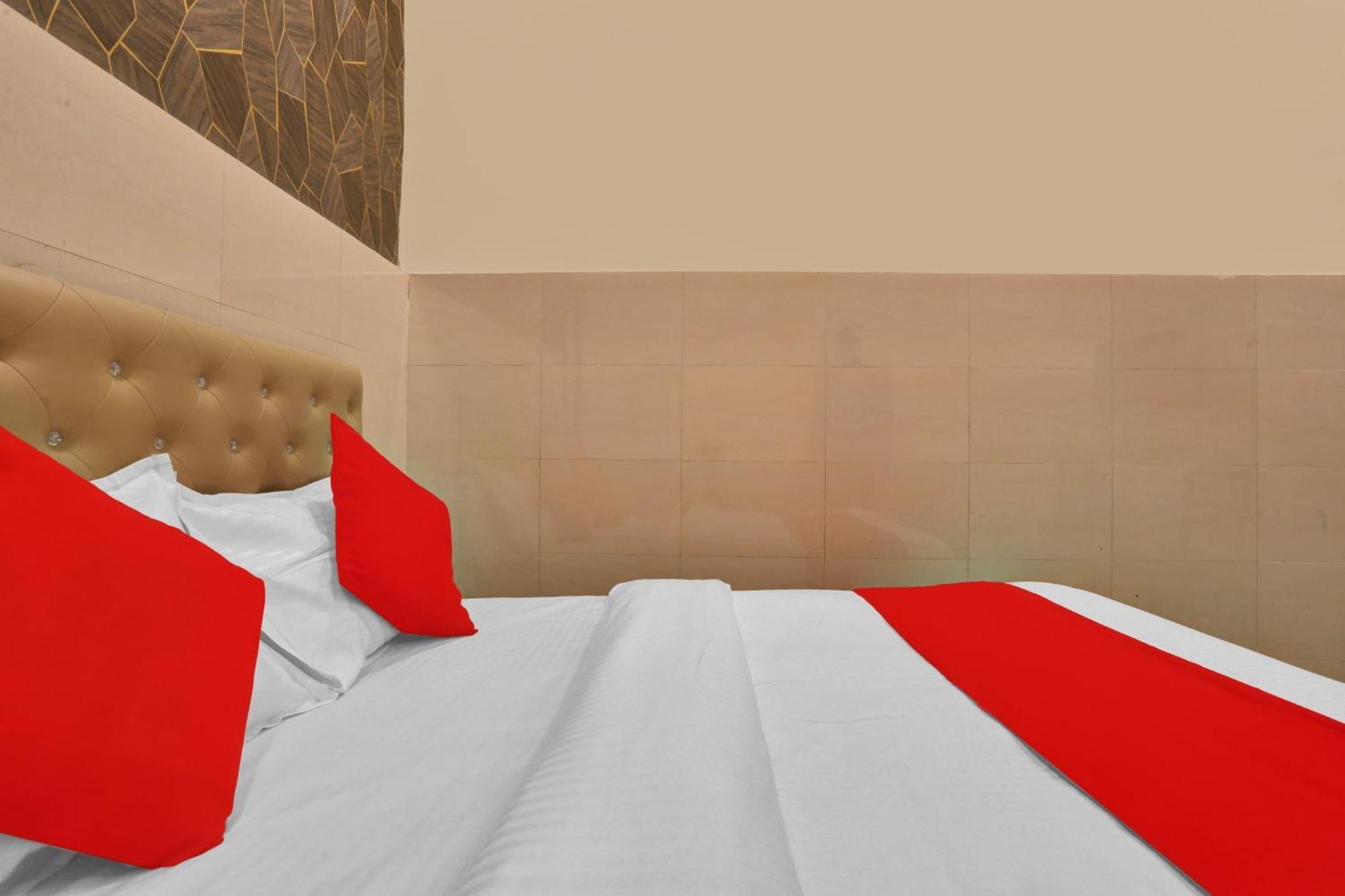 Hotel O Nandi Palace Lodging And Boarding Ulhasnagar Ngoại thất bức ảnh