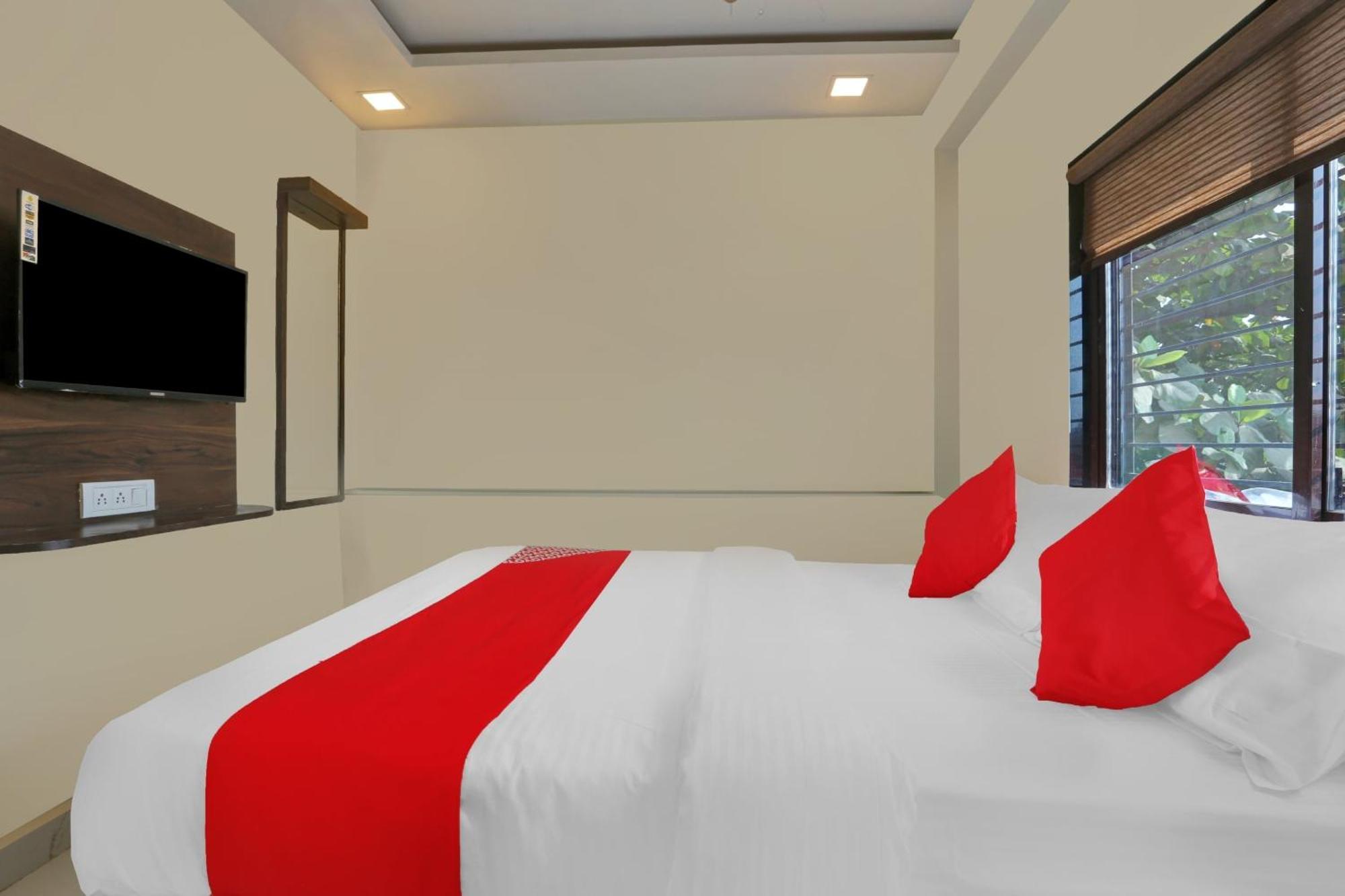 Hotel O Nandi Palace Lodging And Boarding Ulhasnagar Ngoại thất bức ảnh